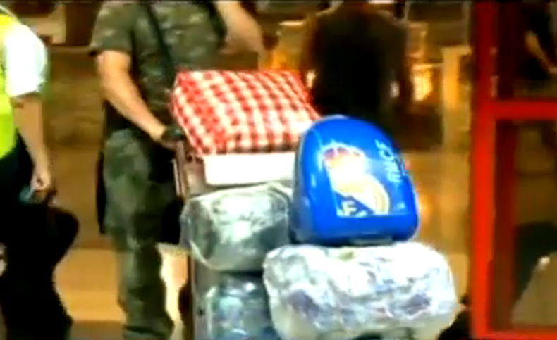 Cuba reiteró amenazas a quienes hagan de mulas en viajes a la isla. El régimen recalcó que condenaría incluso con la prisión a quienes lleven paquetes de otros. La nueva advertencia se hizo en televisión nacional.