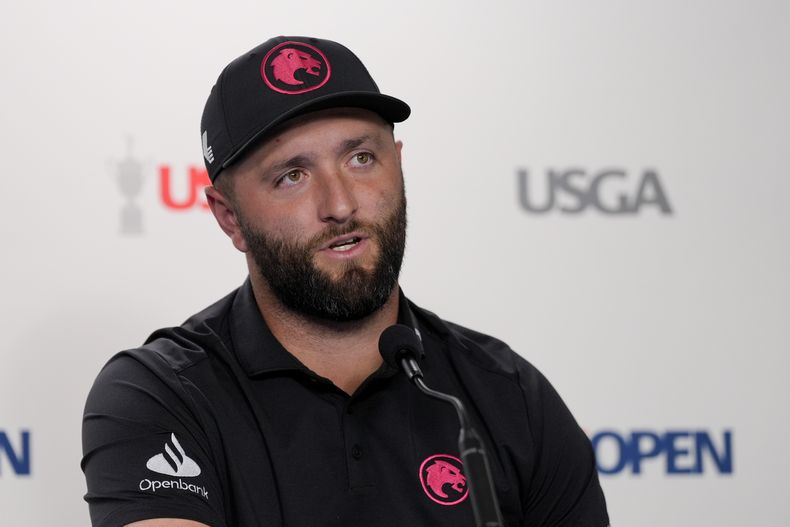 El español Jon Rahm en conferencia de prensa antes del inicio del U.S. Open en Pinehurst el martes 11 de junio del 2024. (AP Foto/Matt York)