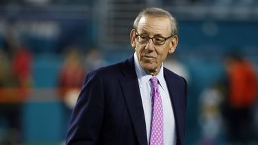 Dueño de los Dolphins defiende su apoyo a Donald Trump