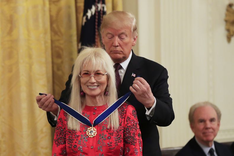 AMN-GEN_TRUMP-MEDALLA_PRESIDENCIAL-0.jpg