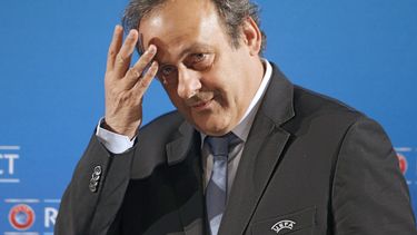americateve | El presidente de la UEFA, Michel Platini, llega a una conferencia de prensa el 22 de febrero de 2014 en Niza, Francia. (AP Photo/Lionel Cironneau, File)