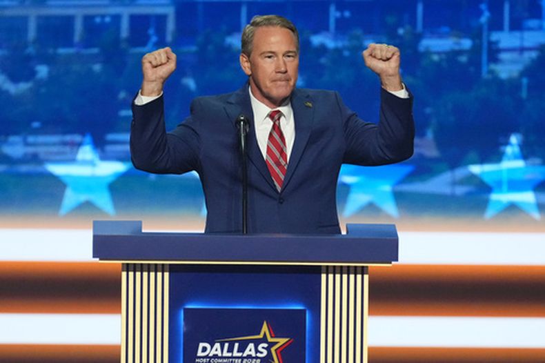 El senador de Ohio Jon Husted habla en la convención republicana en Dallas, el miércoles 9 de septiembre de 2026. (Foto AP/Tony Gutierrez)