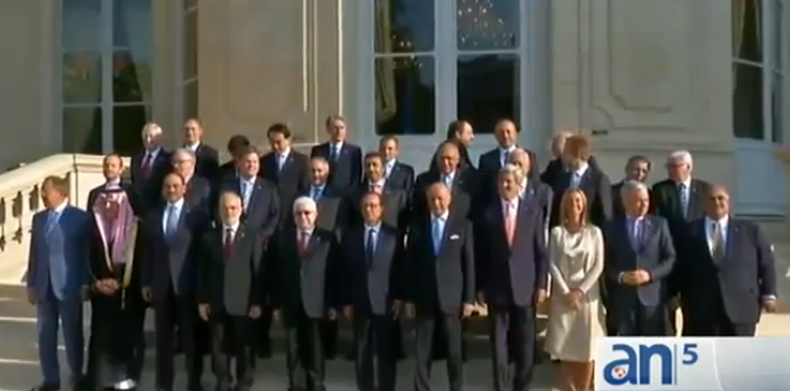 Los ministros de una veintena de países se encuentran reunidos en Paris para intentar coordinar esfuerzos para luchar contra el Estado Islámico que cada vez cobra más fuerza.