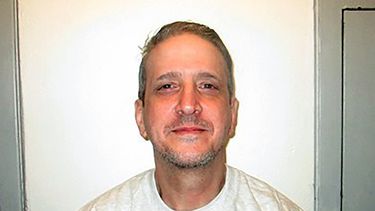 Richard Glossip, preso en Oklahoma y sentenciado a muerte por acusaciones de que mató al propietario del motel donde trabajaba. Foto del 19 de febrero de 2021, suministrada por el Departamento Correccional de Oklahoma (Departamento Correccional de Oklahoma, via AP)