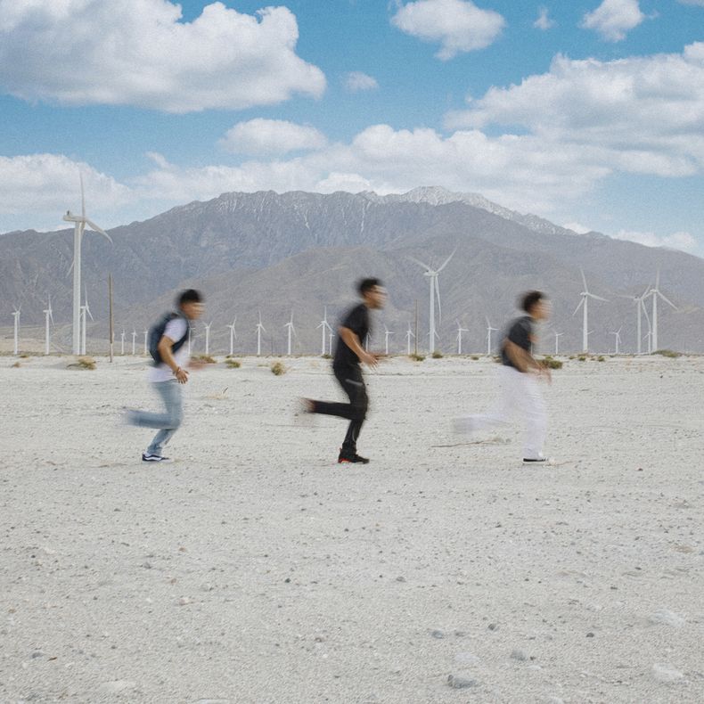 En esta portada proporcionada por Warner Music Latina, Descifrar de Los Aptos. (Warner Music Latina vía AP)