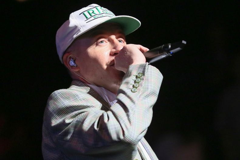 ARCHIVO - Macklemore actúa en Austin City Limits Live at the Moody Theater durante el festival de música South by Southwest, el 17 de marzo de 2023, en Austin, Texas. (Foto Jack Plunkett/Invision/AP, archivo)