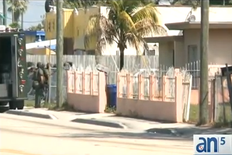 Un hombre se atrinchero en una casa de noroeste de Miami y la policía movilizó a su equipo táctico