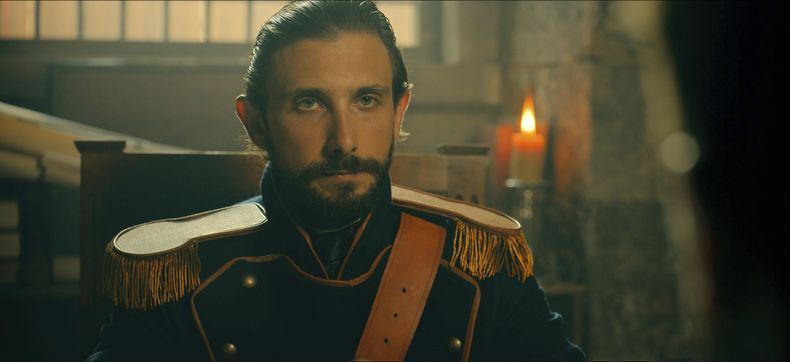 En esta imagen proporcionada por Prime Video, Emiliano Zurita en una escena de la serie Zorro. (Prime Video vía AP)