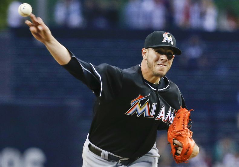 Jos&eacute; Fern&aacute;ndez, lanzador de los Marlins de Miami, enfrenta a los Padres de San Diego, durante un juego del viernes 9 de mayo de 2014. El lunes 12, Fern&aacute;ndez ingres&oacute; a la lista de los lesionados (AP Foto/Lenny Ignelzi)