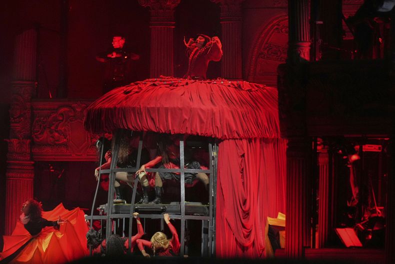 Lady Gaga presenta su concierto gratuito en la playa de Copacabana en Río de Janeiro, el sábado 3 de mayo de 2025. (Foto AP/Silvia Izquierdo)
