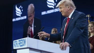 El expresidente Donald Trump pronuncia un discurso ante la Conferencia de la Coalicíon Fe y Libertad en Washington, el sábado 24 de junio de 2023. (AP Foto/Jose Luis Magana)