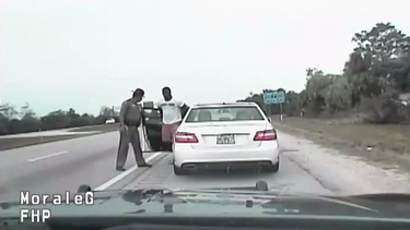 americateve | El pelotero cubano y estrella de los Dodgers de Los Angeles, Yasiel Puig, fue arrestado el sábado 4 de enero.