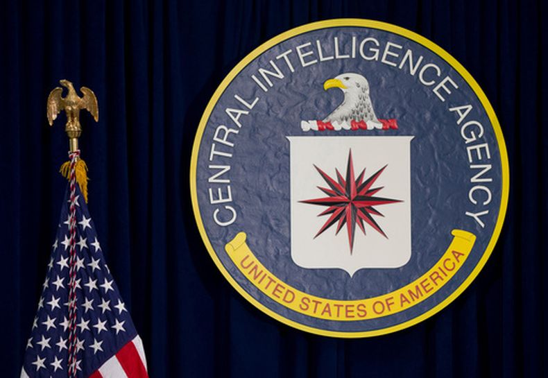 Sello de la CIA en la sede de la agencia en Langley, Virginia, el 13 de abril de 2016. (Foto AP/Carolyn Kaster, Archivo)