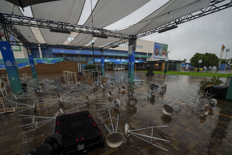 Vista general del pabellón Martín Carpena, sede de las finales de la Billie Jean King Cup en Málaga, en el sur de España, el miércoles 13 de noviembre de 2024, luego que la jornada fue cancelada por intensas lluvias. (AP Foto/Manu Fernández)
