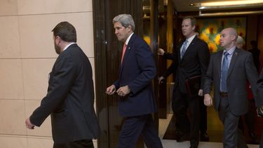americateve | El secretario norteamericano de Estado, John Kerry, segundo desde la izquierda, llega para una reuni&oacute;n con la jefa de la diplomacia de la Uni&oacute;n Europea, antes del encuentro de ambos con el ministro del Exterior de Ir&aacute;n, Javad Zarif, e