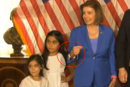 ¿La empujó? Acusan a Nancy Pelosi de empujar a un niña, hija de una congresista republicana