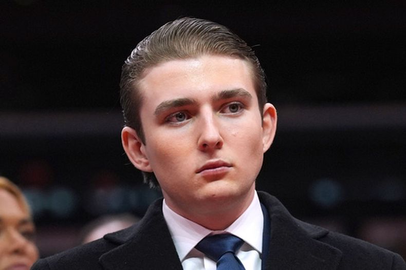 Barron Trump en la ceremonia de inauguración de su padre en Washington el 20 de enero del 2025. (AP foto/Evan Vucci)