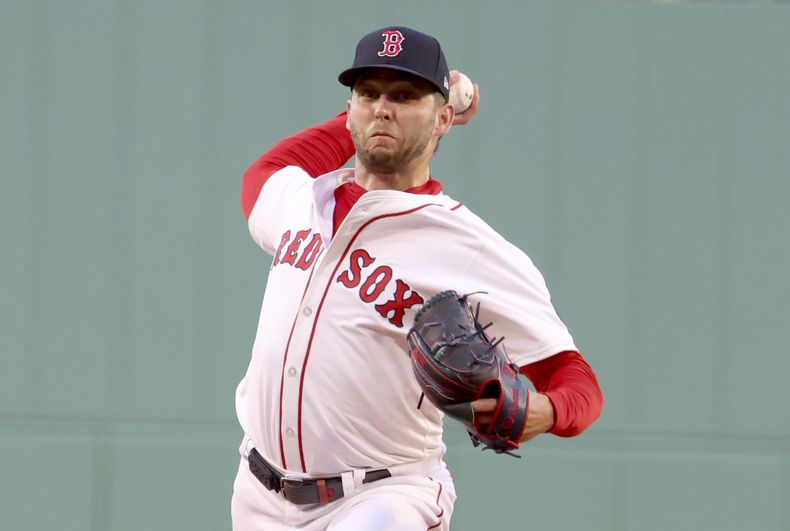 Kutter Crawford, abridor de los Medias Rojas de Boston, lanza en el primer inning del juego ante los Gigantes de San Francisco, el miércoles 1 de mayo de 2024 (AP Foto/Mark Stockwell)