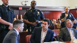 Luigi Mangione, el acusado de matar al CEO de UnitedHealthcare, en el tribunal en Nueva York el 18 de diciembre del 2025. (Shannon Stapleton/Pool Photo via AP) Luigi Mangione, el acusado de matar al CEO de UnitedHealthcare, en el tribunal en Nueva York el 18 de diciembre del 2025. (Shannon Stapleton/Pool Photo via AP)