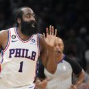 ARCHIVO - Foto del 9 de mayo del 2023, el base de los 76ers de Filadelfia James Harden avanza con el balón durante el juego 5 de las semifinales de la Conferencia Este ante los Celtics de Boston. (AP Foto/Charles Krupa, Archivo)