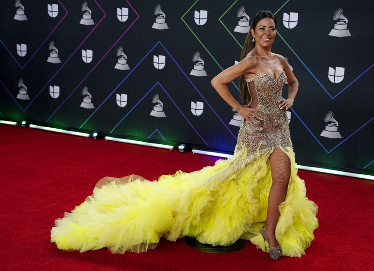 Tonos pastel y mucho amor en la alfombra de los Latin Grammy