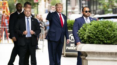 Dpto. de Justicia pide revelar orden de allanamiento a Trump