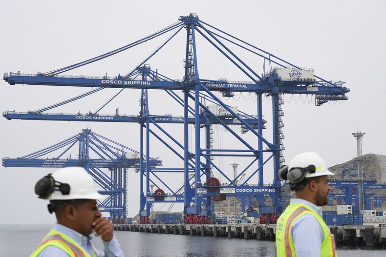 Vista del sitio de construcción del puerto financiado por China en Chancay, Perú, el martes 29 de octubre de 2024. (Foto AP/Guadalupe Pardo)