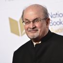 EEUU sanciona a grupo que ofreció dinero por matar a Rushdie