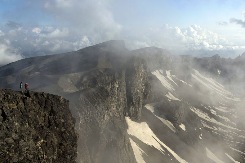 En esta foto del 18 de junio del 2014 de la televisi&oacute;n nacional de Corea del Norte se ve el Monte Paektu, en la provincia de Ryanggang. Una erupci&oacute;n del Paektu hace unos mil a&ntilde;os fue una de las m&aacute;s intensas de la historia human
