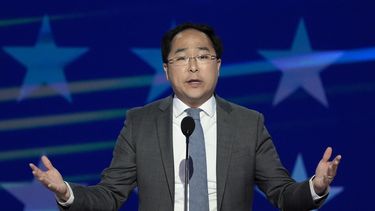 ARCHIVO - El representante Andy Kim, demócrata por Nueva Jersey, habla durante la Convención Nacional Demócrata, el 21 de agosto de 2024, en Chicago. (AP Foto/J. Scott Applewhite)