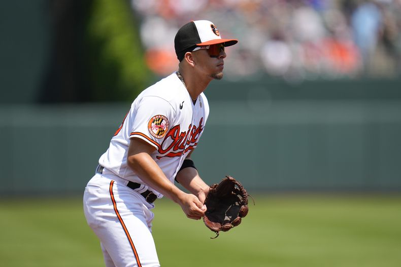 El tercera base Ramón Urías de los Orioles de Baltimore durante el segundo inning del juego contra los Medias Rojas de Boston, el miércoles 26 de abril de 2023. (AP Foto/Julio Cortez)
