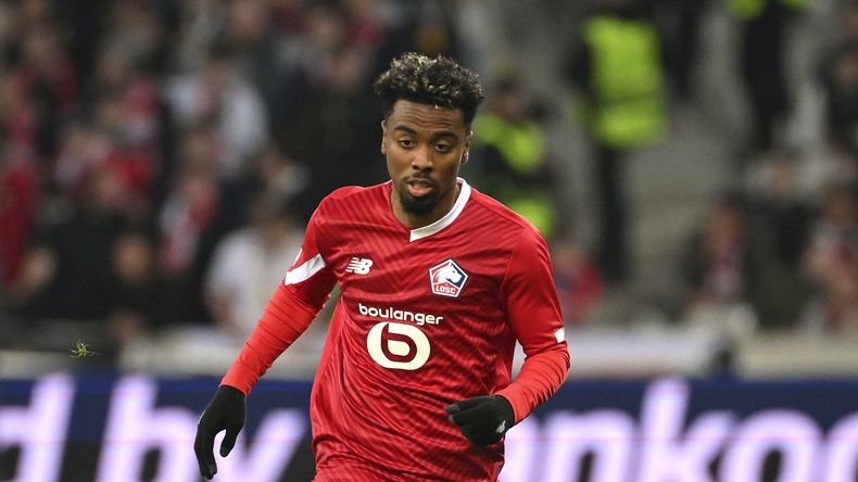 En foto del 14 de marzo del 2024, Angel Gomes del Lille corre por el balón en el encuentro de octavos de final ante Strurm Graz de la Europa Conference League. (AP Foto/Matthieu Mirville)