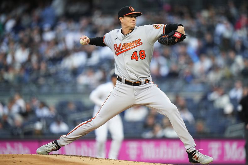 Kyle Gibston, de los Orioles de Baltimore, hace un pitcheo en el encuentro ante los Yanquis de Nueva York, el jueves 25 de mayo de 2023 (AP Foto/Frank Franklin II)