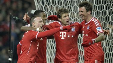 americateve | El jugador de Bayern Munich, Franck Ribery, izquierda, festeja un gol contra Werder Bremen en la Bundesliga el s&aacute;bado, 7 de diciembre de 2013, en Bremen, Alemania. (AP Photo/Martin Meissner)