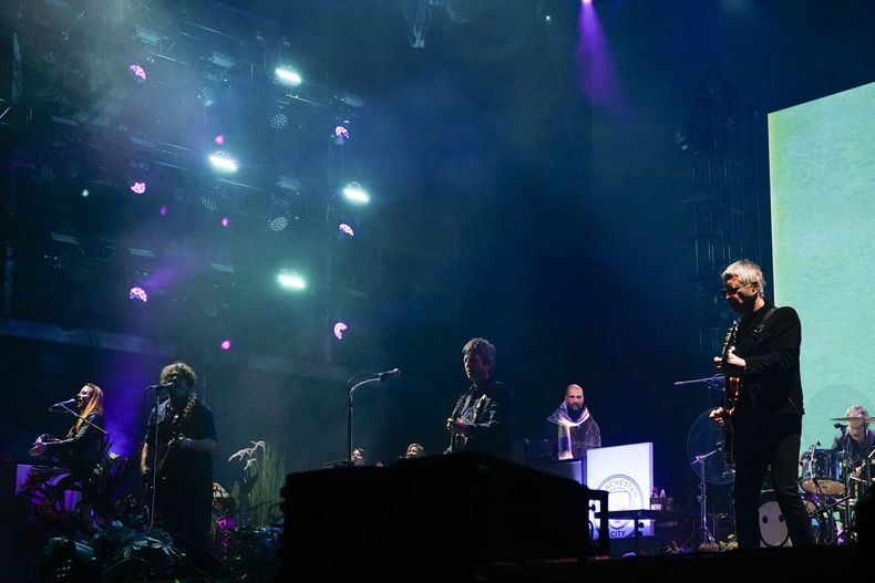 Noel Gallaghers High Flying Birds durante su concierto en el festival Corona Capital en la Ciudad de México, el domingo 19 de noviembre de 2023. (Foto AP/Aurea Del Rosario)