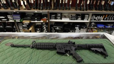 Sondeo: Mayoría de EEUU favorece leyes estrictas de armas