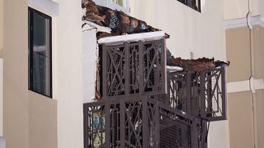 mueren 6 estudiantes al caer balcon en berkeley