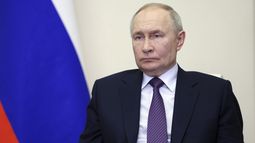 El presidente de Rusia, Vladímir Putin, asiste a una reunión de su gobierno por videoconferencia desde su residencia oficial en Novo-Ogaryovo, a las afueras de Moscú, Rusia, el 23 de enero de 2025. (Gavriil Grigorov, Sputnik, Kremlin Pool Foto vía AP)