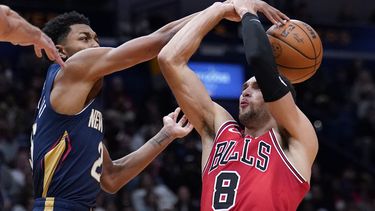 Pelicans superan 124-110 a Bulls, McCollum anota 23 puntos