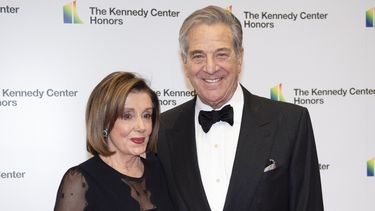 Vocero: asaltan a esposo de Nancy Pelosi en su casa