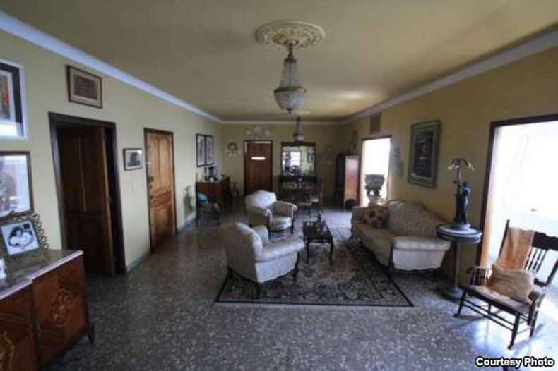 La mayoría de los compradores son cubanos, pero en numerosas ocasiones las casas son financiadas por los familiares que residen en el exterior o extranjeros con los que se han casado y formado una familia en la isla.