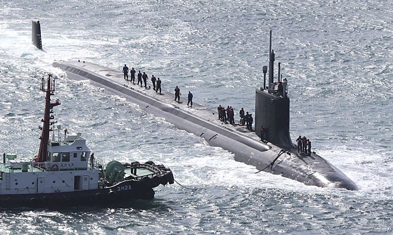 El USS Vermont, un submarino de ataque rápido con motor nuclear, entra en una base naval en Busán, Corea del Sur, el lunes 23 de septiembre de 2024. (Gang Sun-bae/Yonhap via AP)