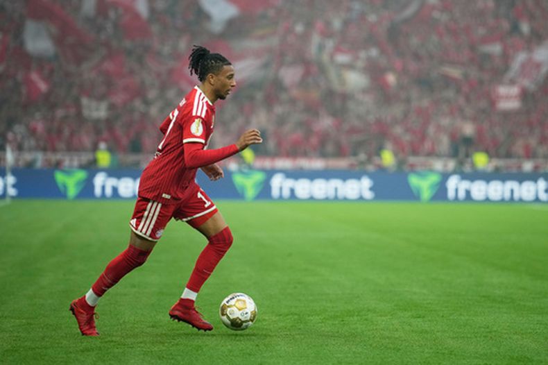 Michael Olise del Bayern Munich en acción durante la final de la Copa de Alemania ante el Stuttgart el sábado 23 de mayo del 2026. (AP Foto/Ebrahim Noroozi)