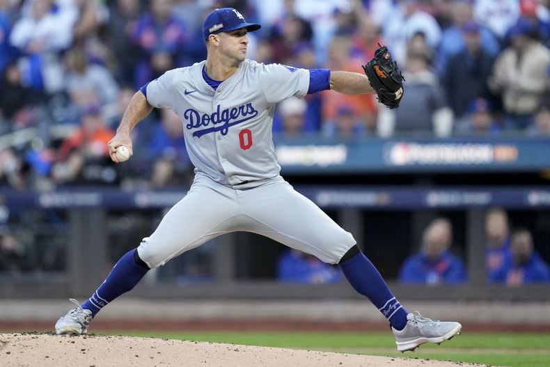 Jack Flaherty, lanzador de los Dodgers de Los Ángeles, trabaja frente a los Mets de Nueva York en el quinto juego de la Serie de Campeonato de la Liga Nacional, el viernes 18 de octubre de 2024 (AP Foto/Ashley Landis)