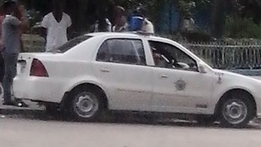 americateve | El conductor del auto de la policía no ofreció auxilio a la víctima ni fue multado.