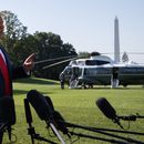 Trump dice que negros están encantados con sus comentarios