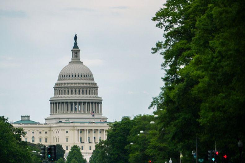 El Capitolio de Estados Unidos visto desde Pennsylvania Avenue, el miércoles 13 de mayo de 2026, en Washington. (AP Foto/Julia Demaree Nikhinson)