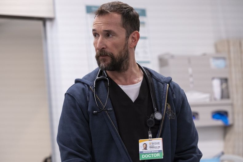 Esta imagen difundida por Max muestra a Noah Wyle en una escena de The Pitt. (Warrick Page/MAX via AP)