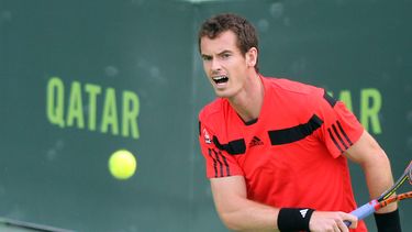 americateve | Andy Murray durante su partido ante Florian Mayer en el Abierto de Catar el mi&eacute;rcoles 1 de enero de 2014. (AP Foto/Osama Faisal)