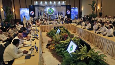 americateve | Miembros y delegados asisten a una cumbre del Sistema de Integraci&oacute;n Centroamericana (SICA) en Buenaventura, Panam&aacute;, el s&aacute;bado 14 de diciembre de 2013. (Foto AP/Arnulfo Franco)